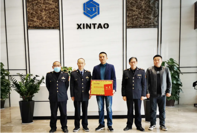 U8国际2020年赣州市守合同重信用公示单位合影