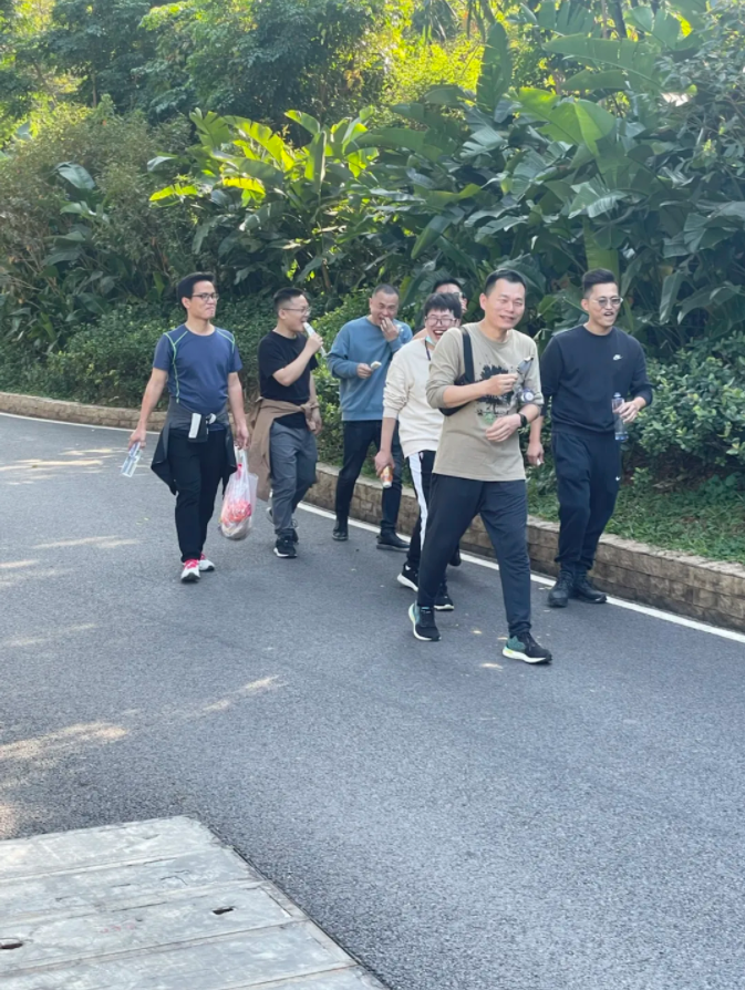 U8国际团建淘金山绿道徒步