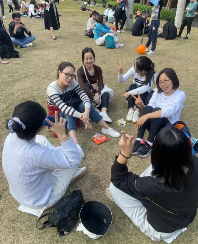 U8国际团建淘金山绿道徒步休息