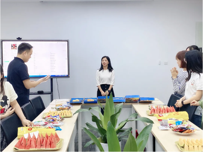 U8国际迎新下午茶.png