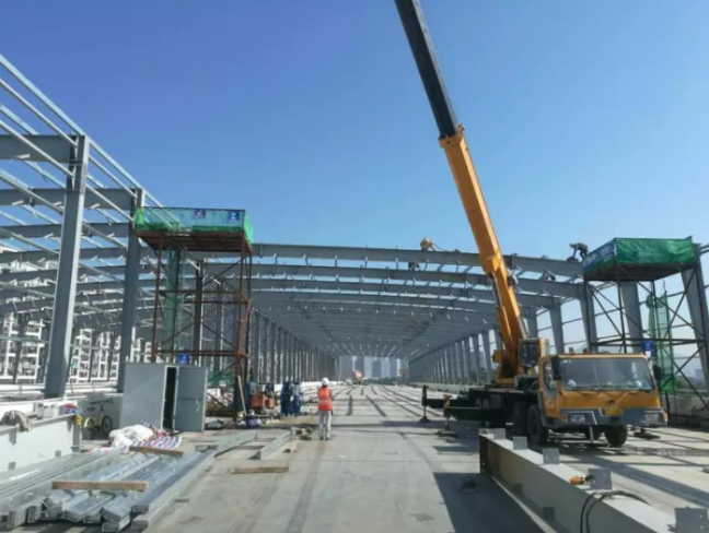 高速公路声屏障施工建设.png