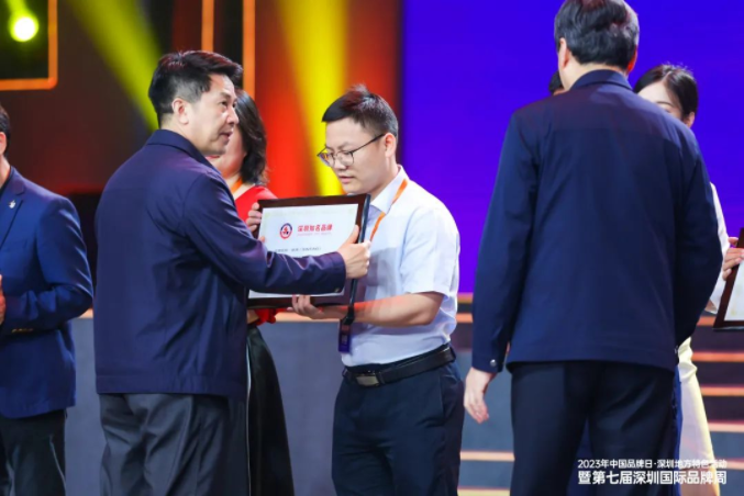 U8国际亮相第七届深圳国际品牌周活动并获颁奖项