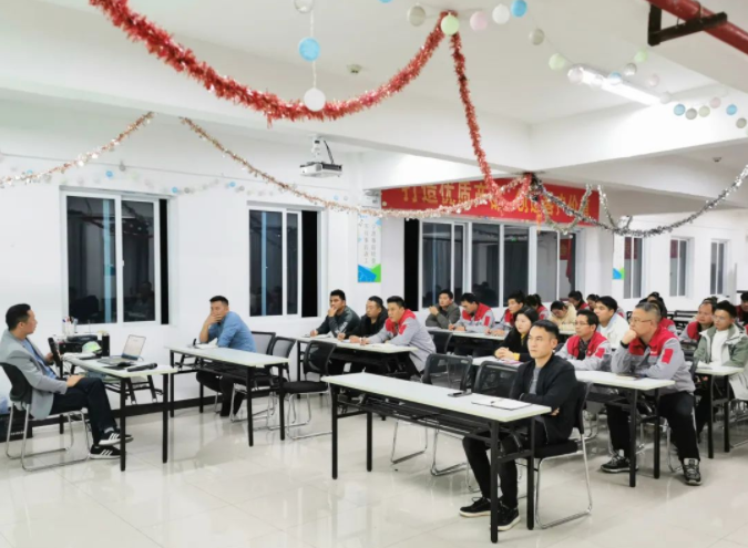 龙南U8国际组织开展班组长培训