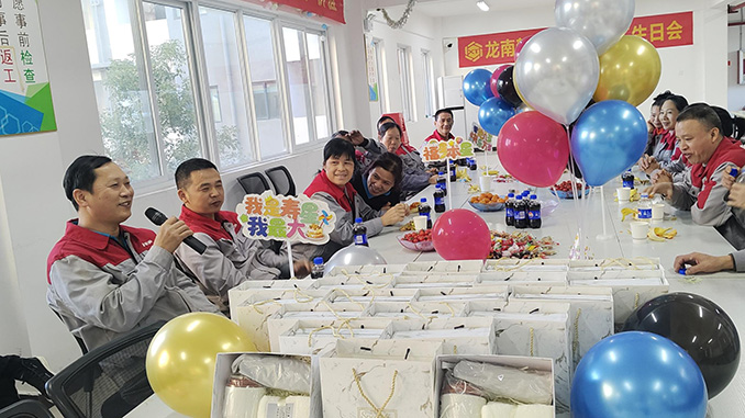 龙南U8国际员工生日会